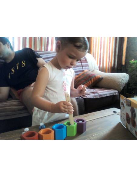 Api nell'alveare di legno