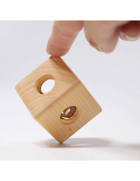Cubo de madera con cascabel 