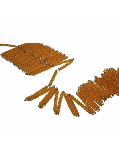 Caja de madera con cadena del 100 y del 1.000