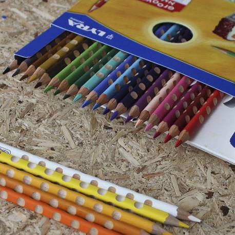 24 lápices de madera triangular Lyra  Preescritura