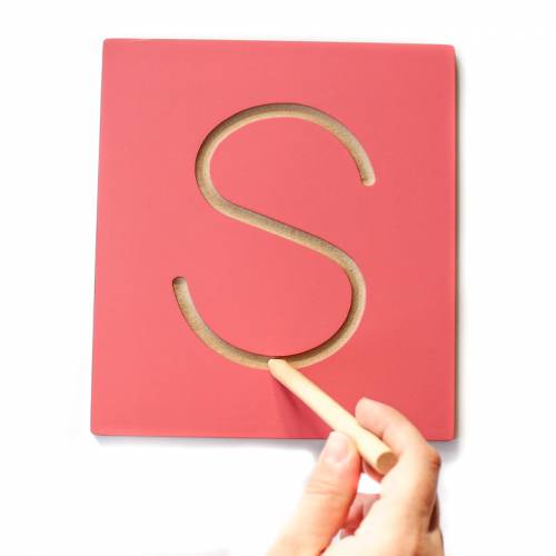 Letras Mayúscula en surco Montessori Montessori para todos Preescritura