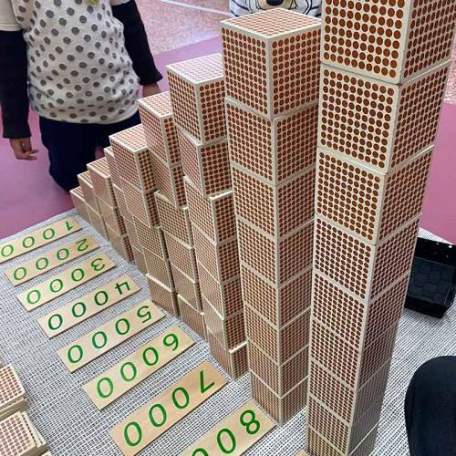 Cubos de 1000 (9 unidades) en madera Montessori para todos Sistema Decimal