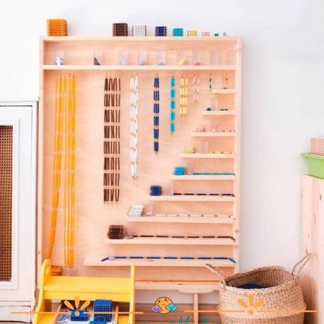 Mueble con cadenas largas, cubos y cuadrados - Montessori Educativos
