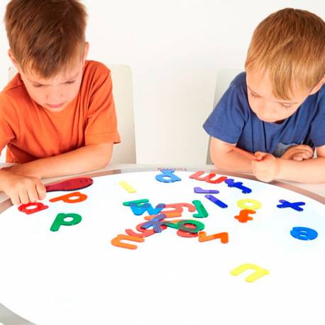 Letras mayúsculas transparentes Edx Education Mesa de Luz 2