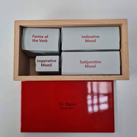 Grande petto rosso Montessori dei verbi (EN)