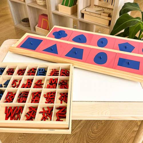 Resaques metálicos con stand Montessori para todos Preescritura
