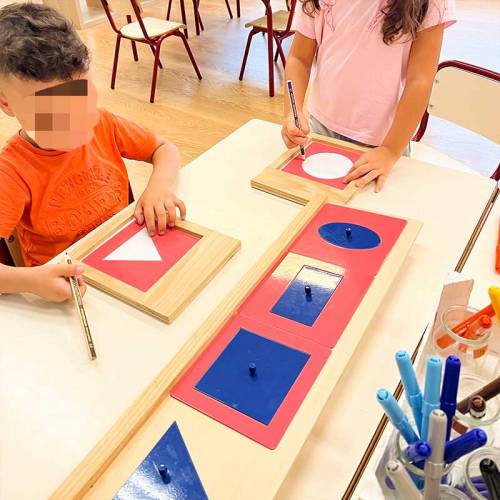 Resaques metálicos con stand Montessori para todos Preescritura