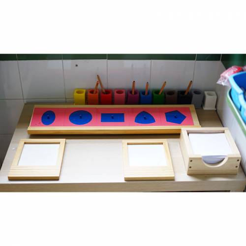 Resaques metálicos con stand Montessori para todos Preescritura
