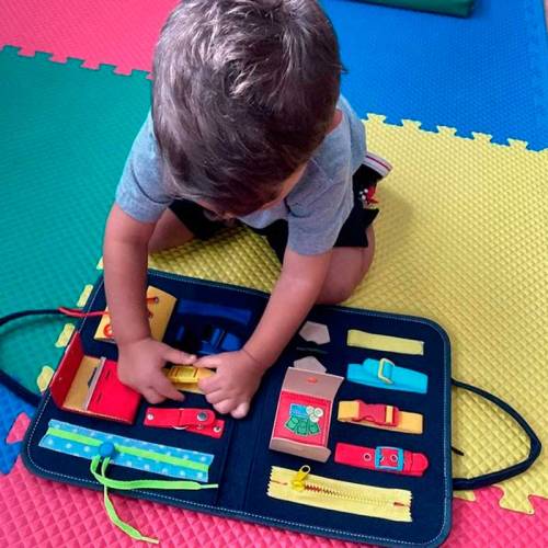 Custodia in feltro con Broches e Chiusura