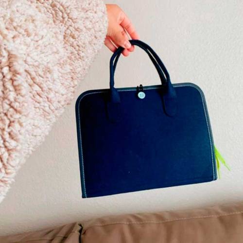 Custodia in feltro con Broches e Chiusura