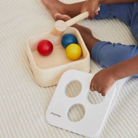 Caja golpea y cae Plan Toys De 1 a 3 años