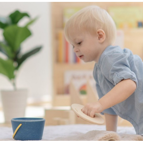 La scatola colpisce e cade