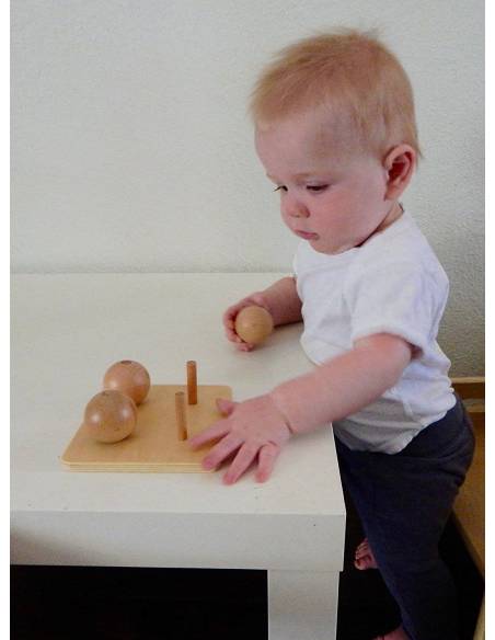 Esferas sobre base de madera para ensartar Montessori para todos De 1 a 3 años
