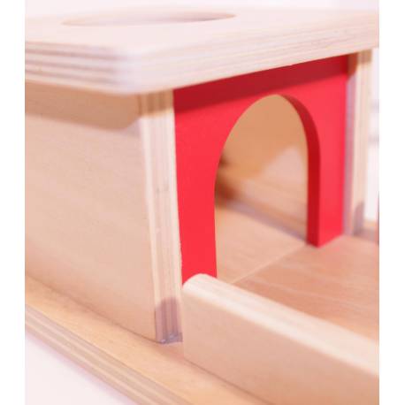 Caja de permanencia con bandeja 