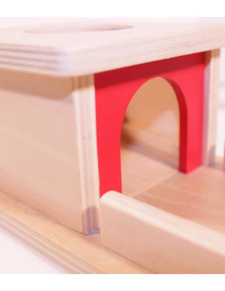 Caja de permanencia con bandeja 